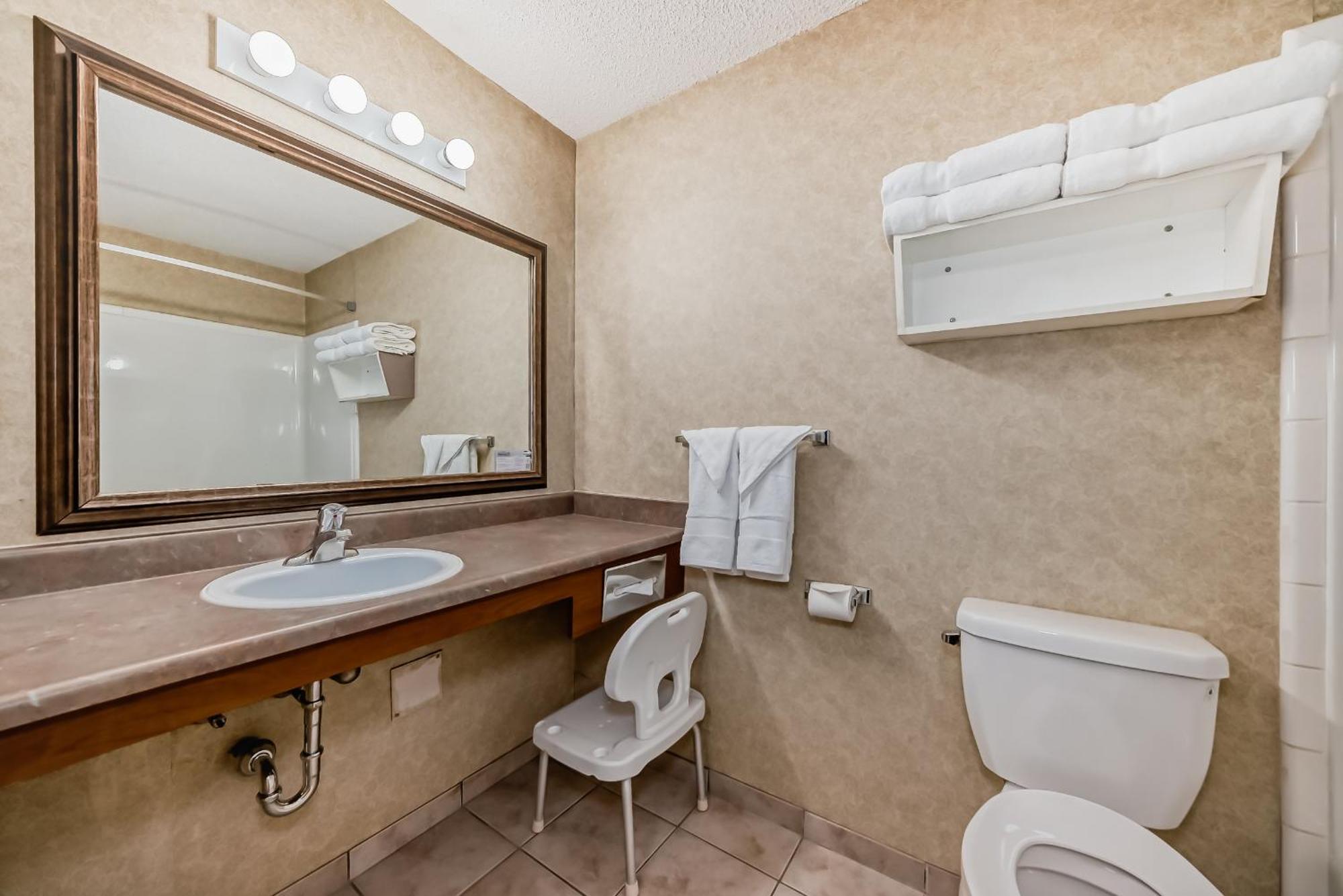 Stony Plain Inn & Suites 外观 照片