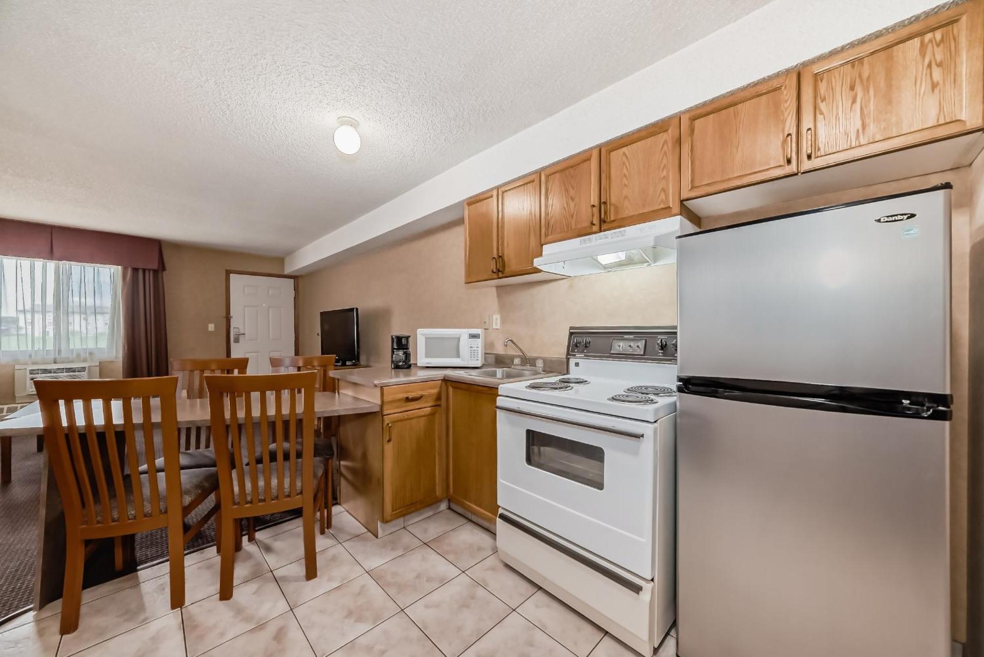 Stony Plain Inn & Suites 外观 照片