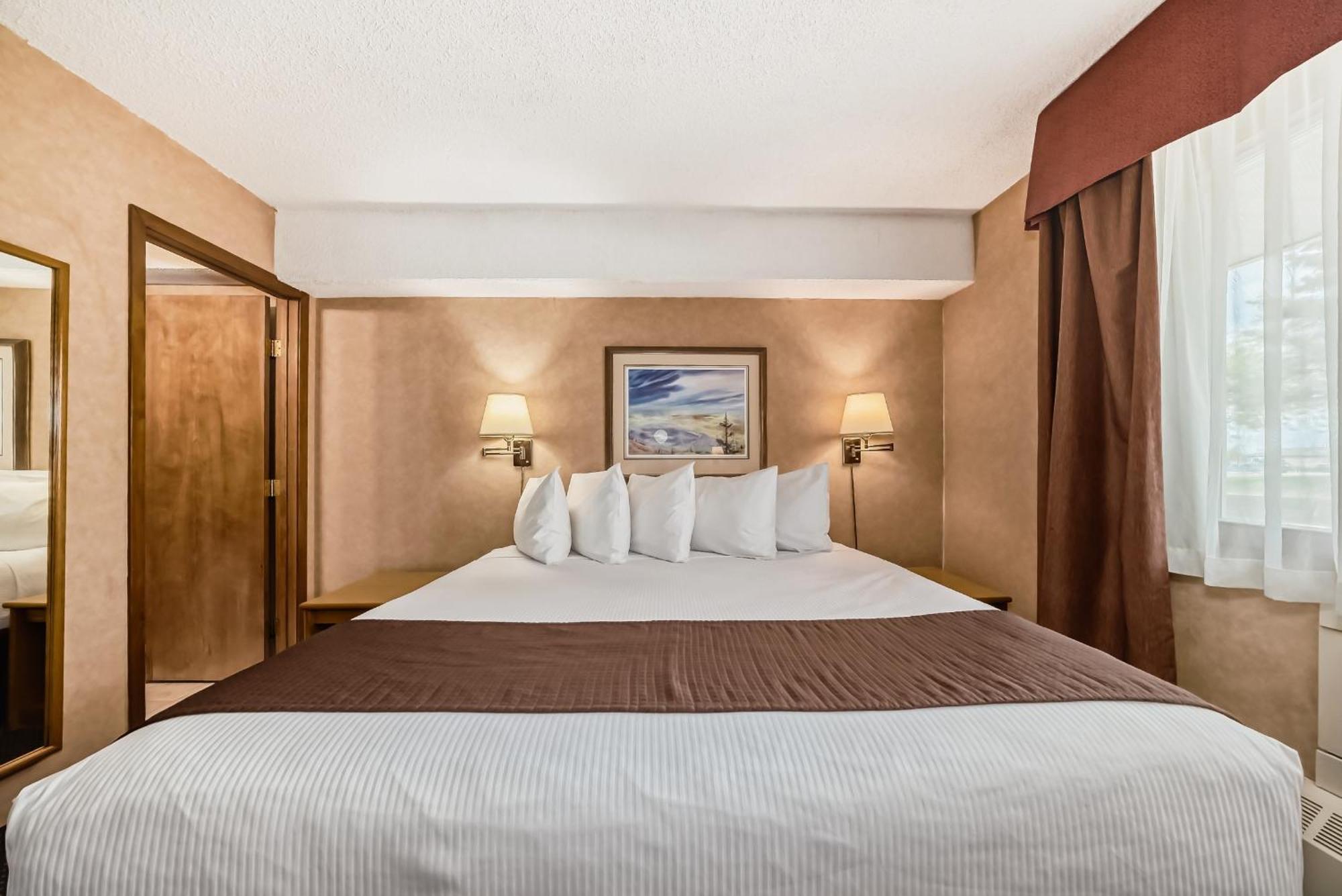 Stony Plain Inn & Suites 外观 照片