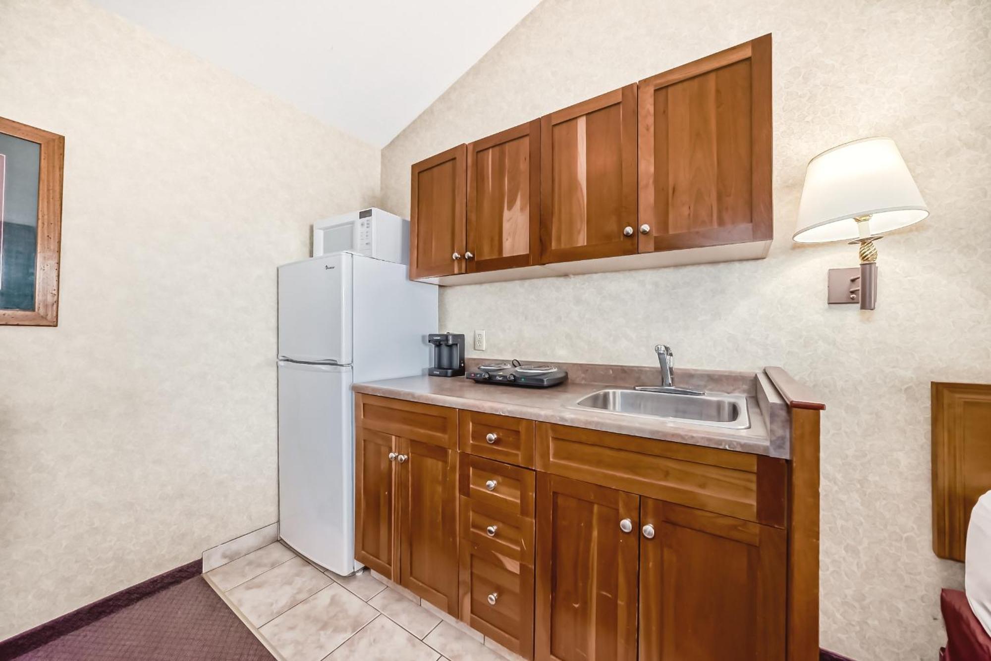Stony Plain Inn & Suites 外观 照片