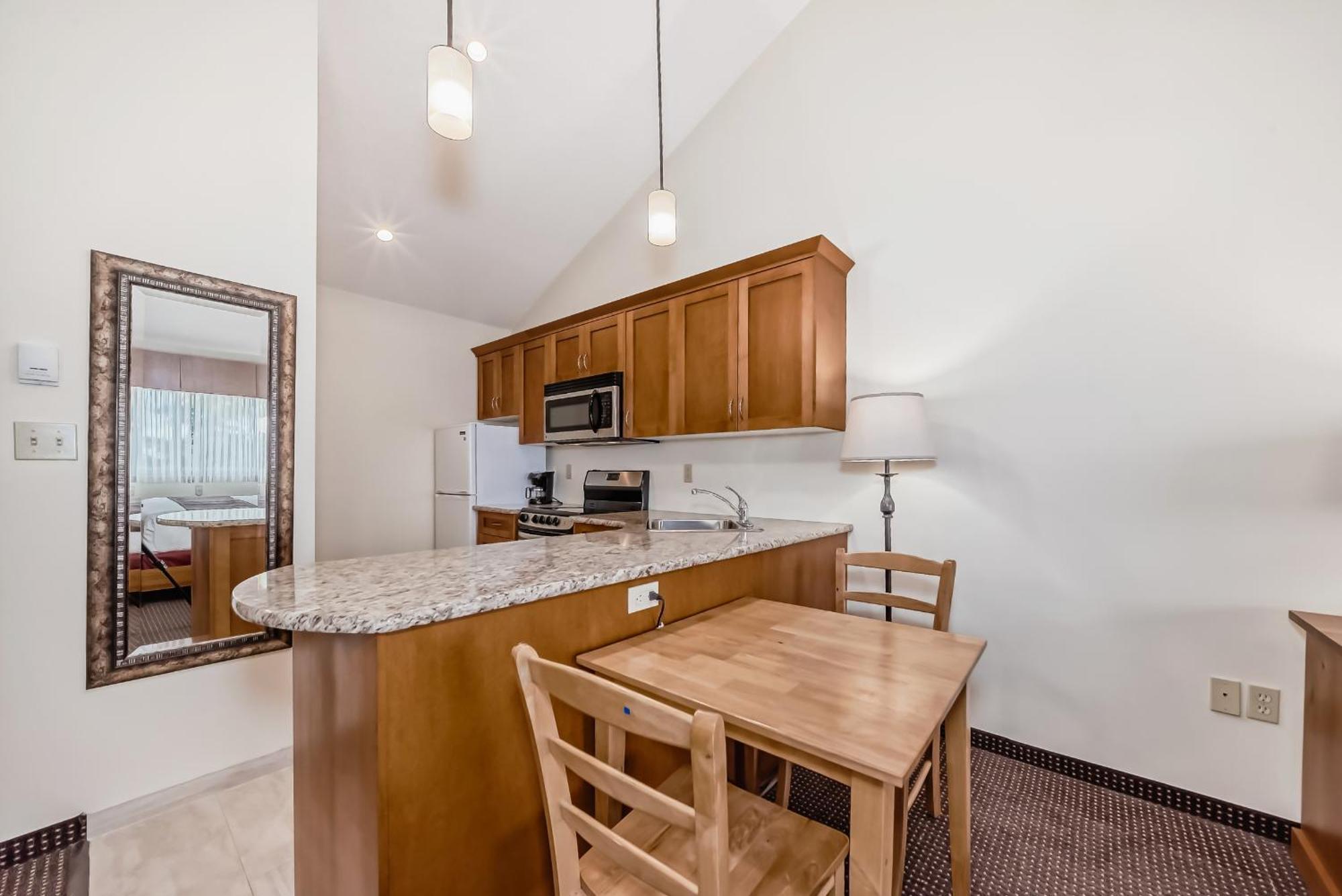 Stony Plain Inn & Suites 外观 照片