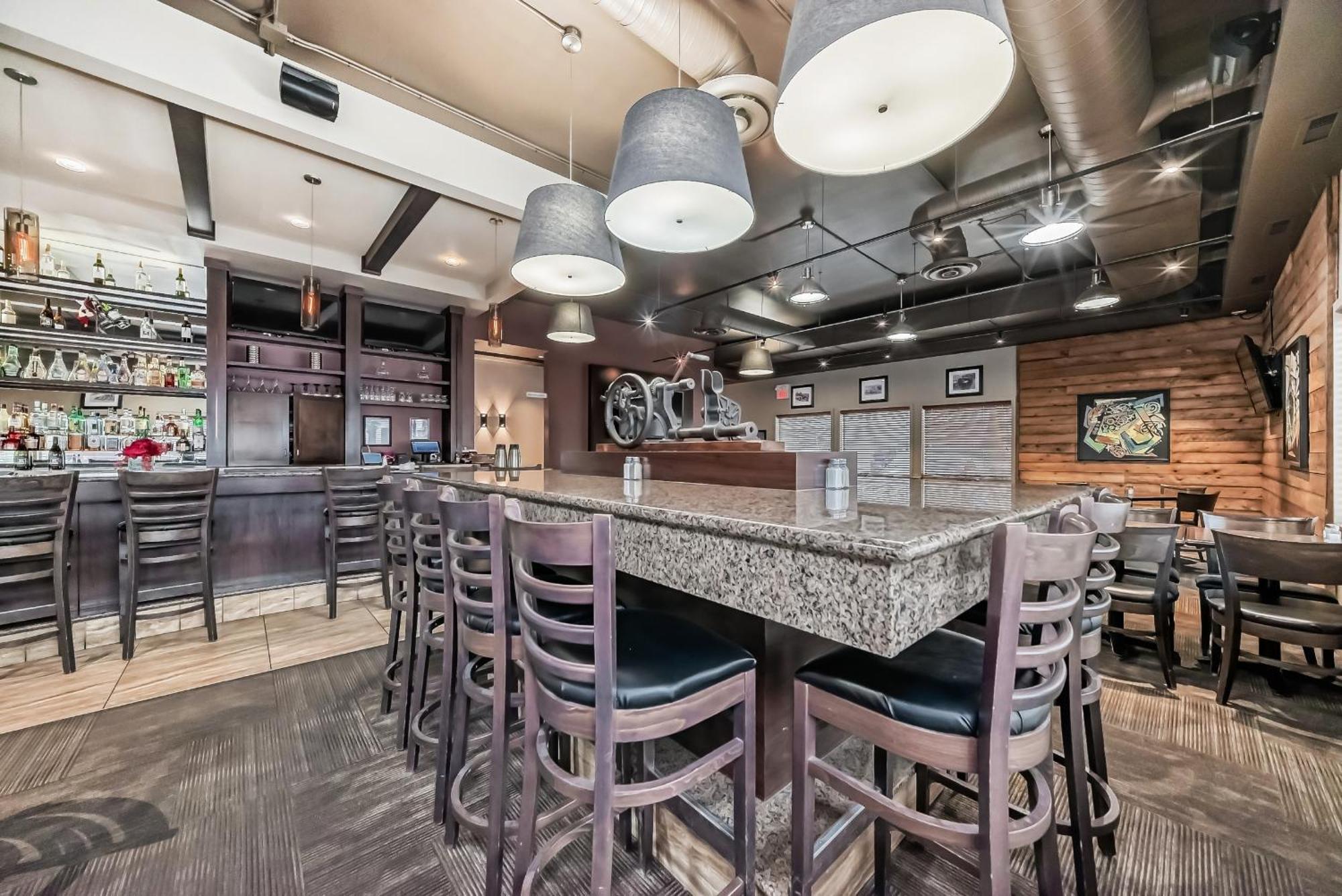 Stony Plain Inn & Suites 外观 照片