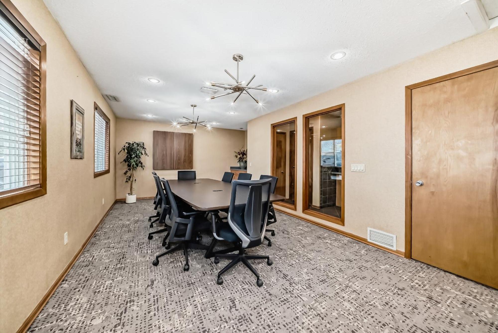 Stony Plain Inn & Suites 外观 照片
