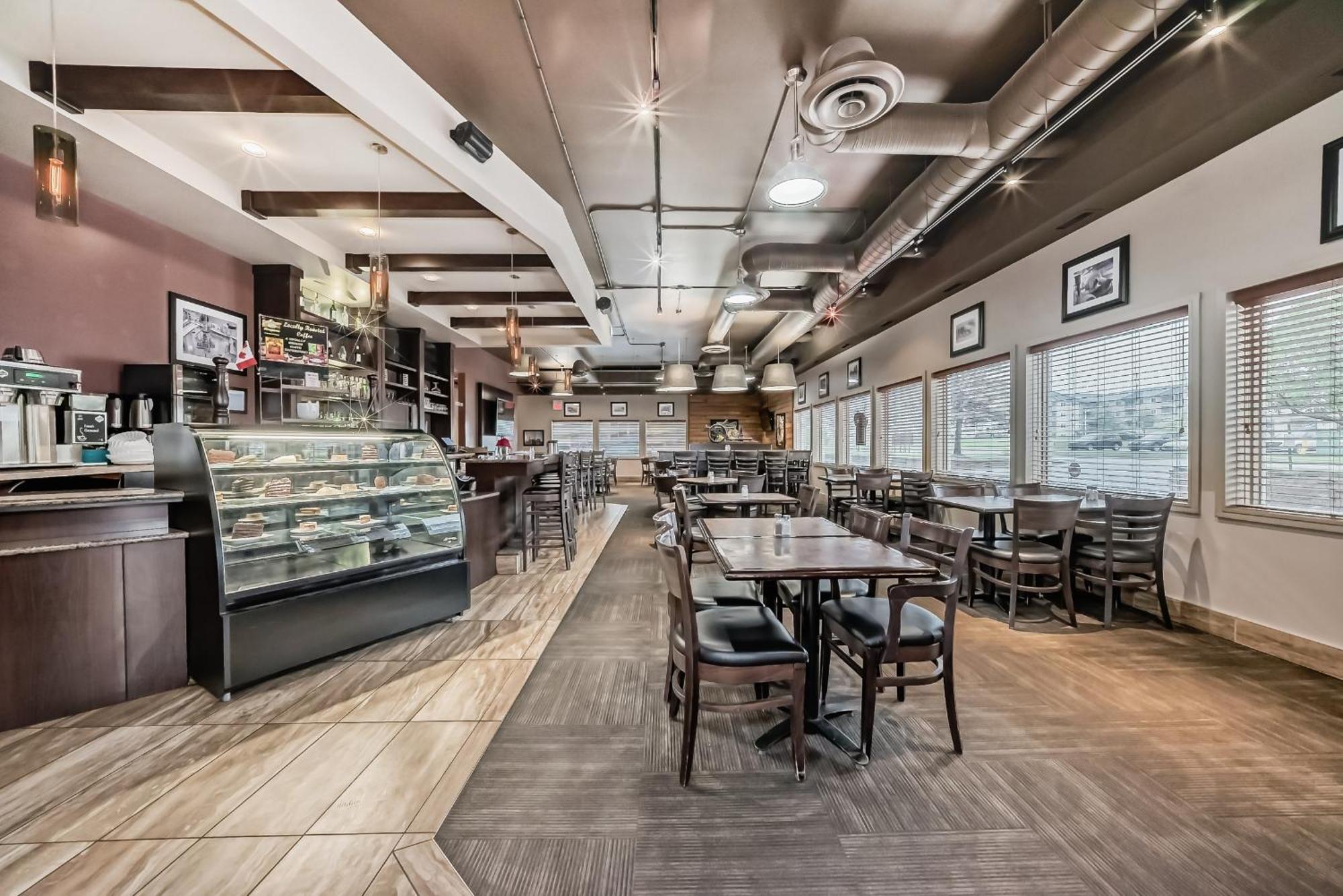 Stony Plain Inn & Suites 外观 照片