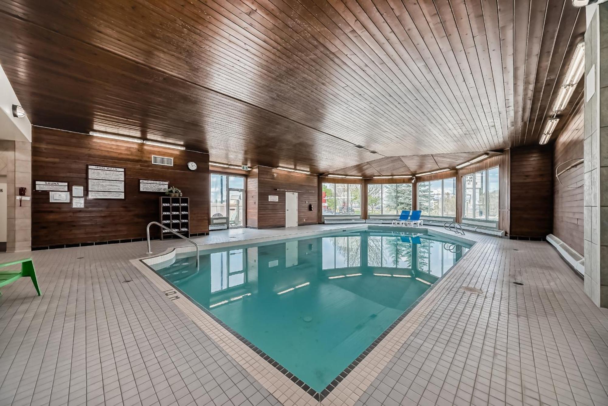 Stony Plain Inn & Suites 外观 照片