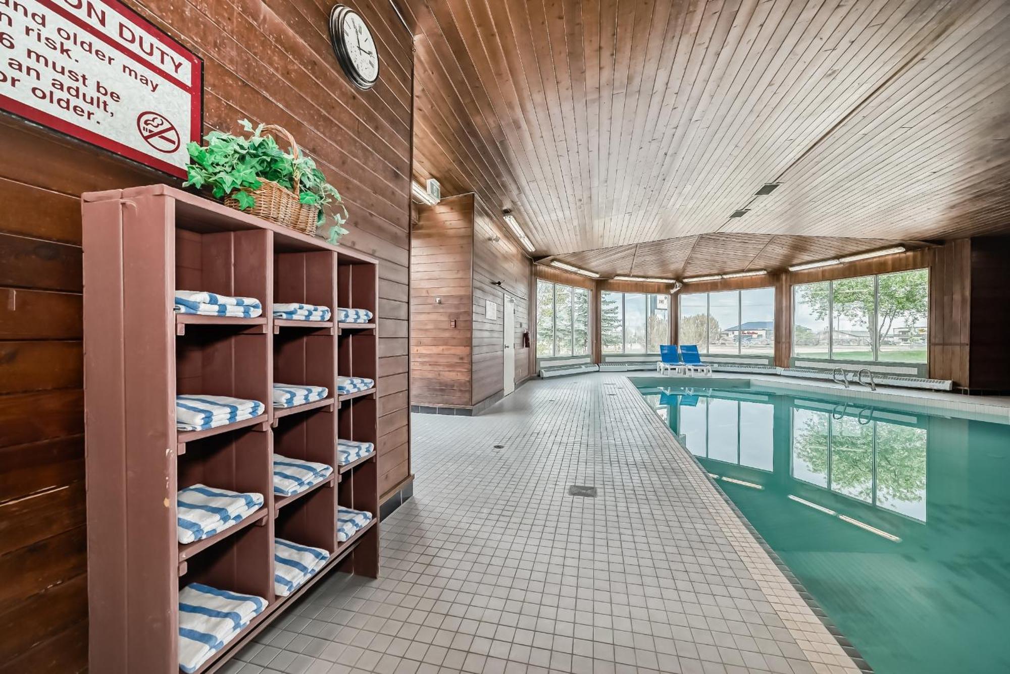 Stony Plain Inn & Suites 外观 照片