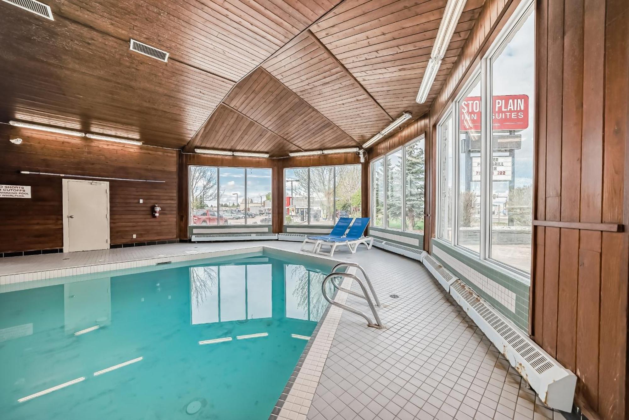 Stony Plain Inn & Suites 外观 照片